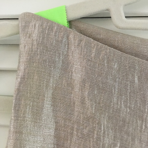 Tahari gold blouse - Picture 3 of 4